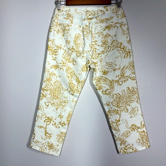 Chaps Capri Pants White with Gold Paisley Size 2 - Picture 3 of 3